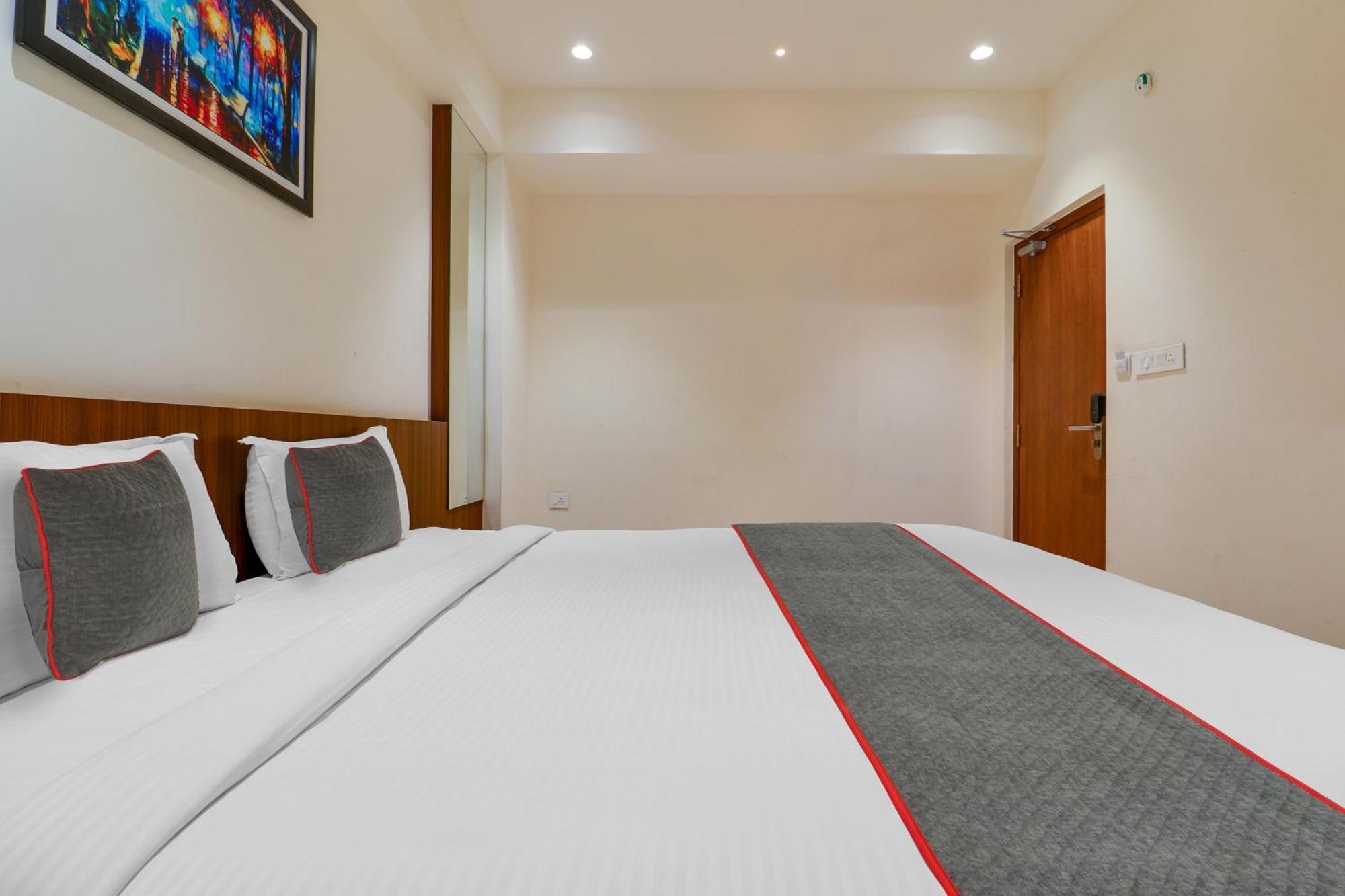 Super Townhouse Rcc Lamps Hotel Visakhapatnam Exterior photo