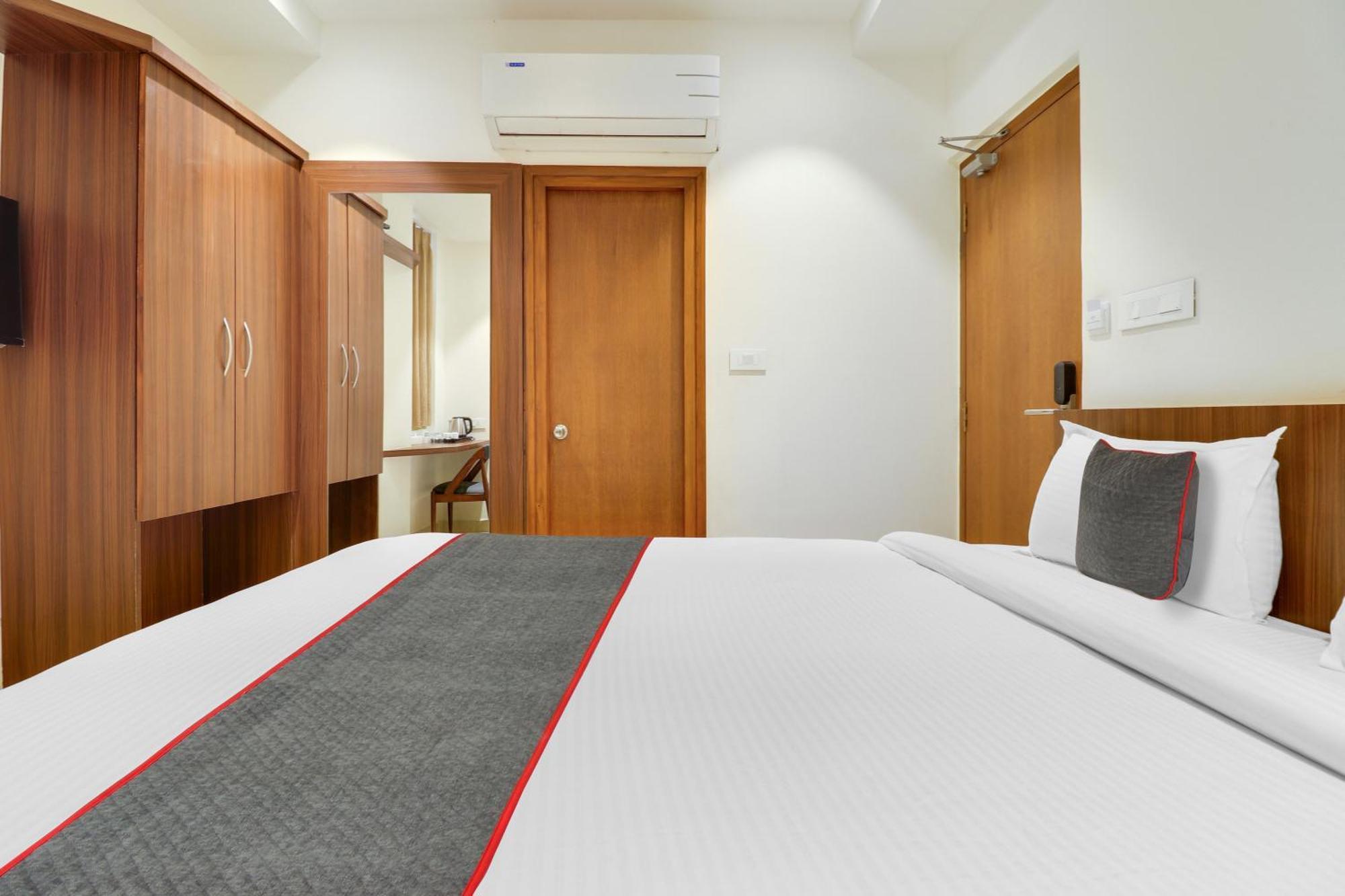Super Townhouse Rcc Lamps Hotel Visakhapatnam Exterior photo