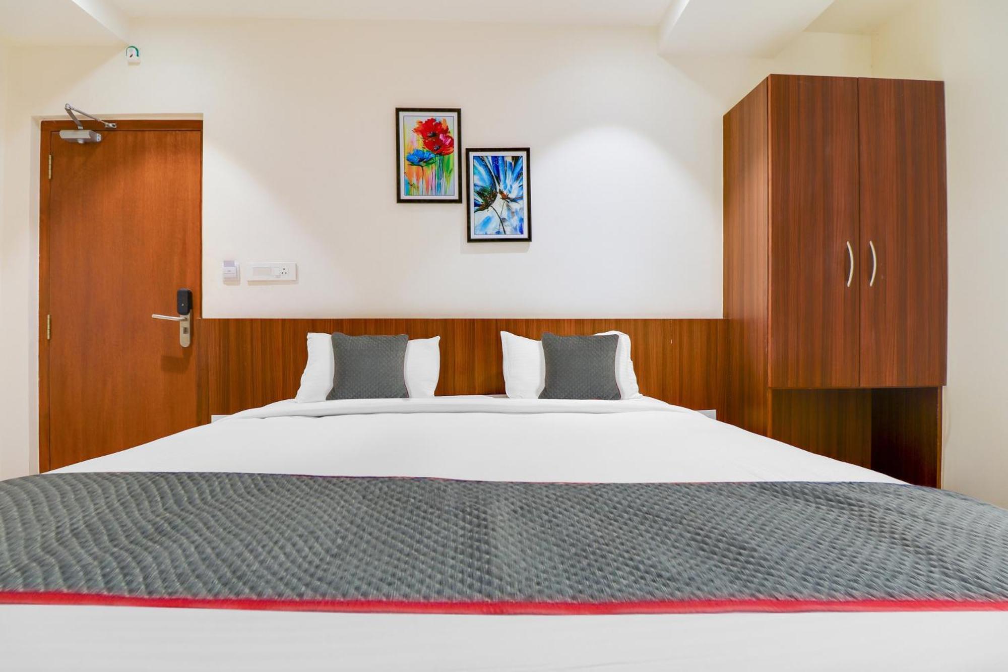 Super Townhouse Rcc Lamps Hotel Visakhapatnam Exterior photo