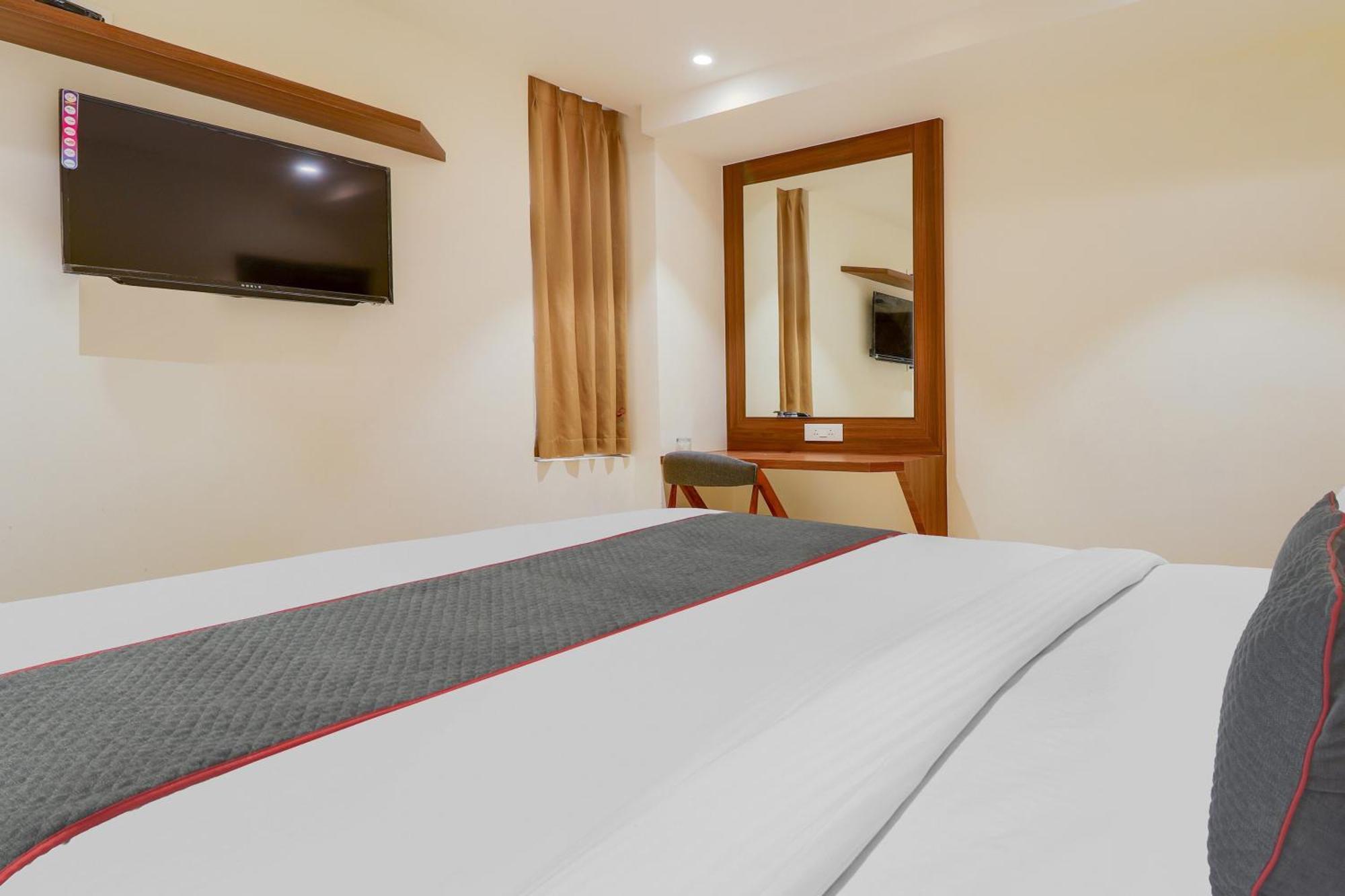 Super Townhouse Rcc Lamps Hotel Visakhapatnam Exterior photo